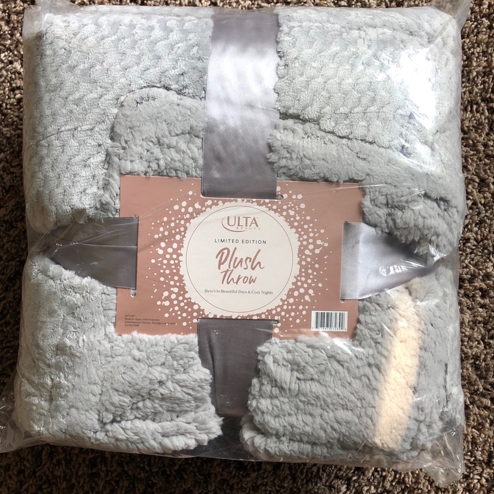 Ulta plush throw
